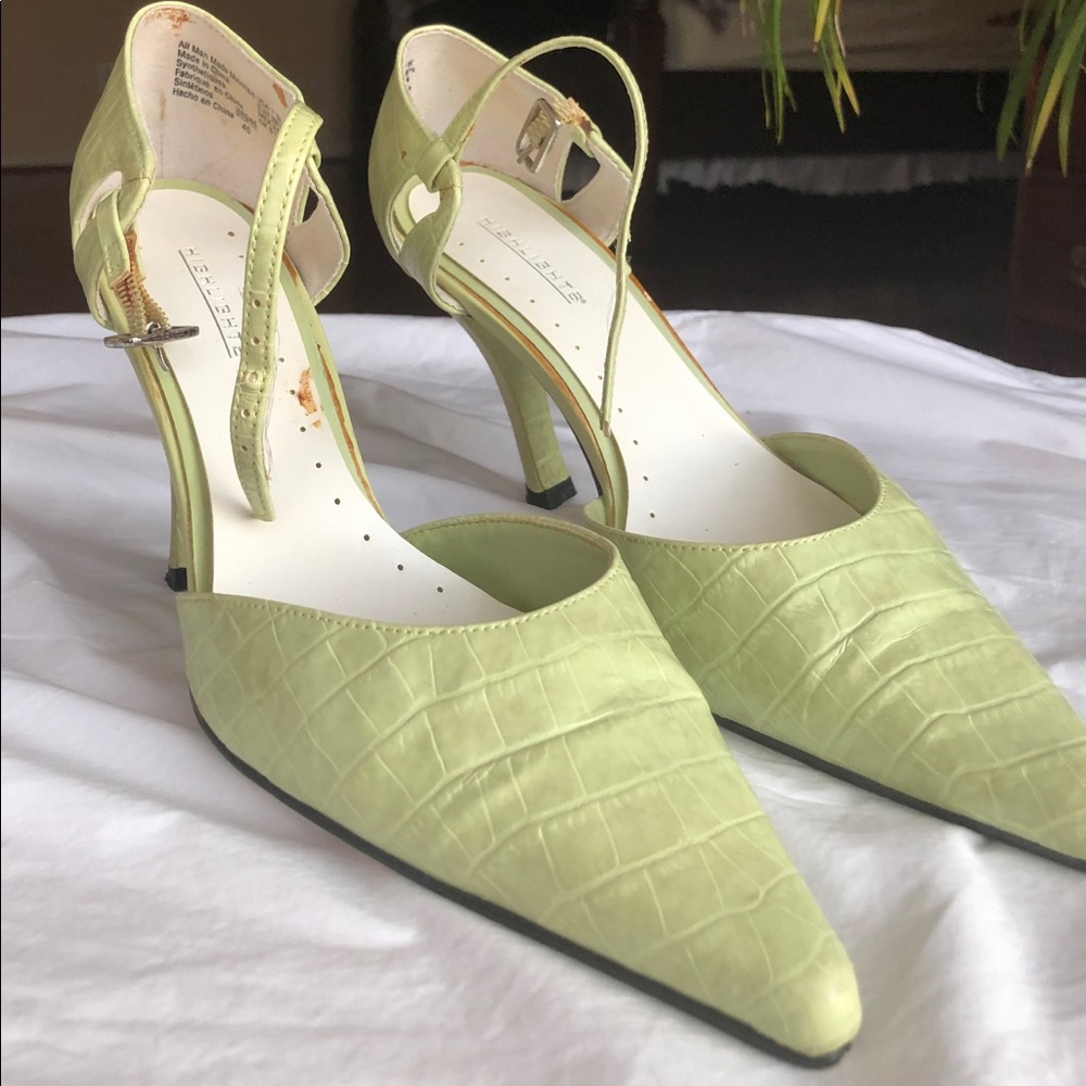 Shoes - Picture 2 of 5